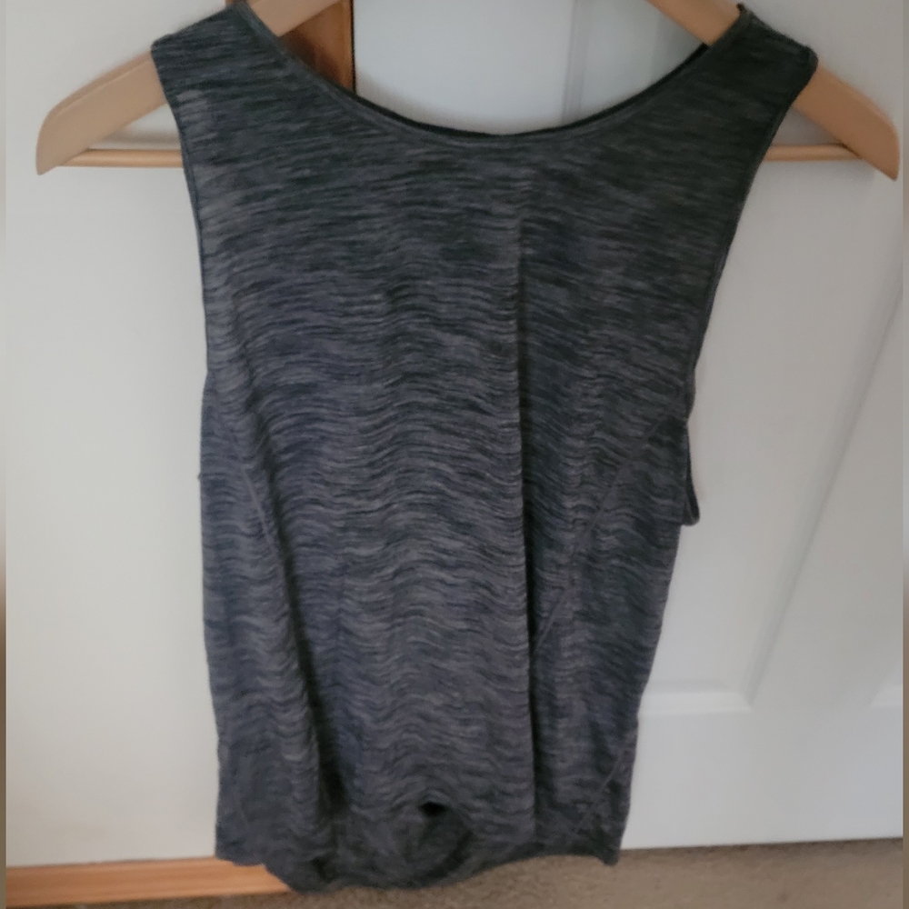 Nee lululemon tank top